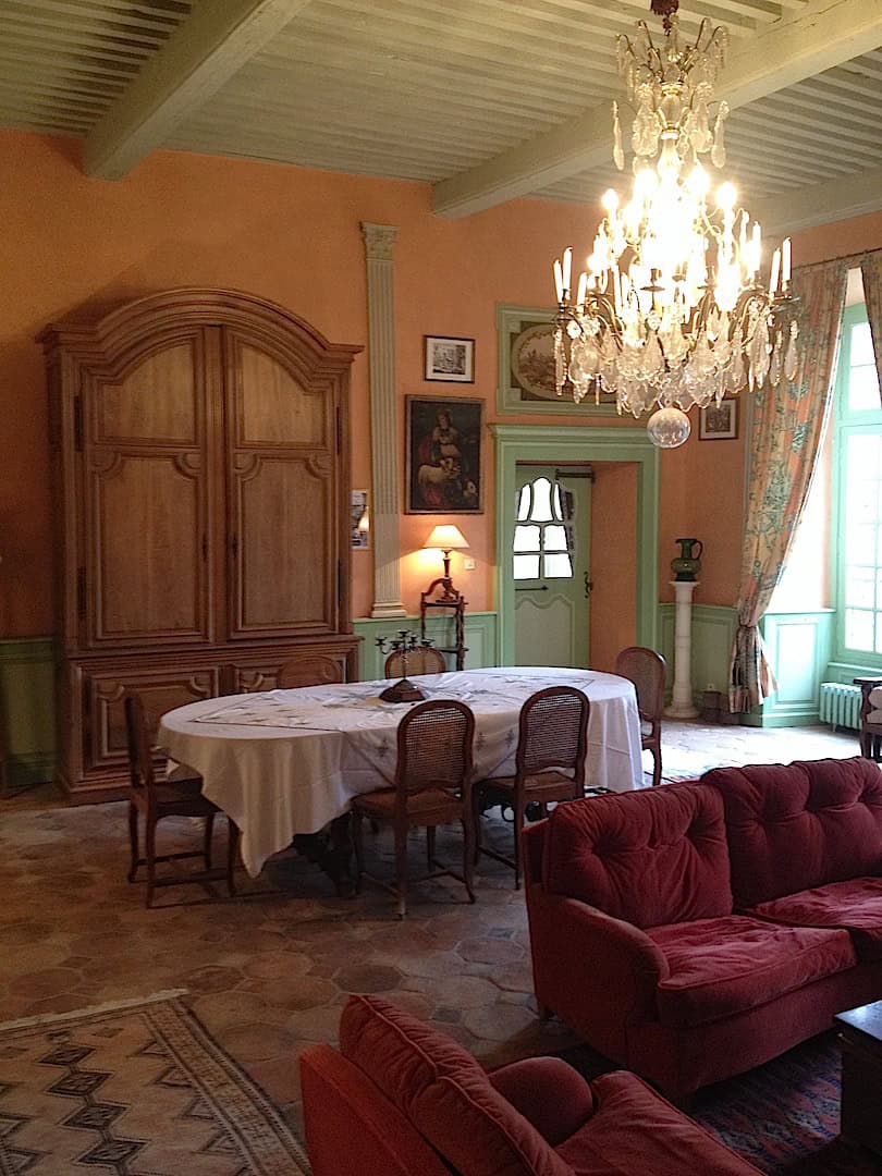 Elegant French château interior with vintage furniture and chandelier Château interior featuring antique furniture, chandelier, and classic decor in Thiers, France.