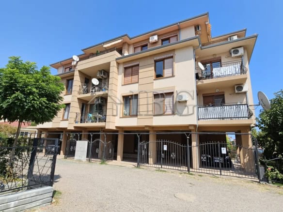 Spacious 2-bedroom apartment in Elitonia 3, Ravda, offering comfortable living near the beach.