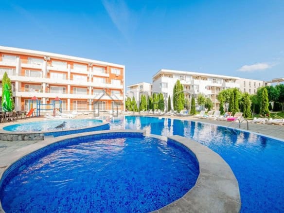 Bright 2-bedroom apartment near Fort Golf Club, Sunny Beach.