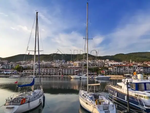 Bright studio apartment for sale next to the beach and Marina Dinevi in Sveti Vlas. Perfect for holi.