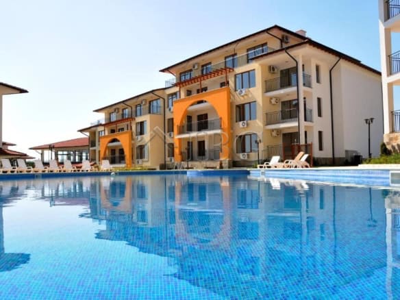 Modern apartment with panoramic views and access to a large swimming pool in Arkite Complex, Koshari.