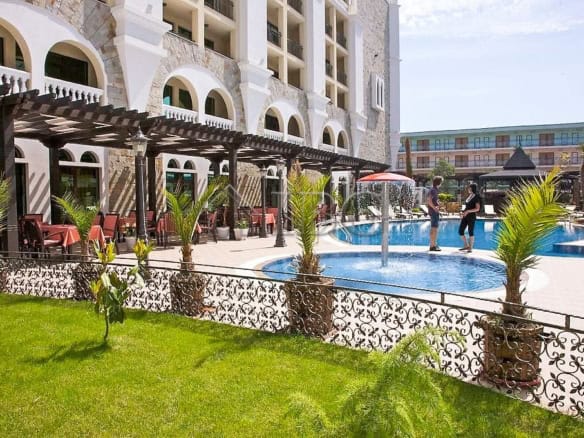 Spacious 1-bedroom apartment overlooking the sea and pool in Sunny Beach, ideal for relaxing holiday.