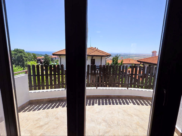 Bright view from the balcony of a maisonette with 2 bedrooms and 2 bathrooms in Kosharitsa.