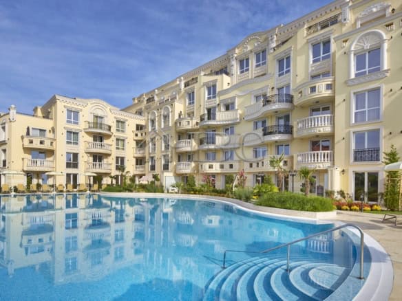 Elegant 2-level apartment in Bellicity Complex, 250m from Ravda beach.