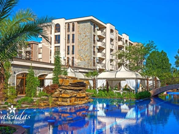 Bright 1-bedroom apartment with pool view at Cascadas Family Resort, Sunny Beach.