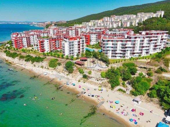 Seaside apartment with marina views in Sveti Vlas, Bulgaria, featuring modern amenities and close pr.