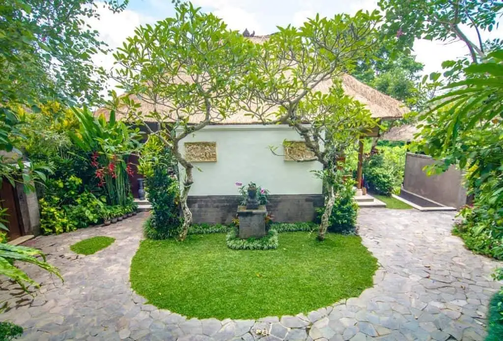 Luxury Ubud Bali Garden Villa Ubud Bali garden villa with lush greenery and stone pathways.
