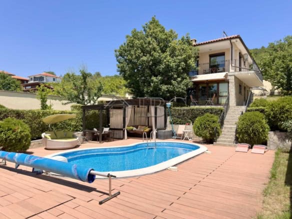 Sea view house with pool in Kosharitsa, Burgas. Spacious two-story property featuring outdoor loungi.