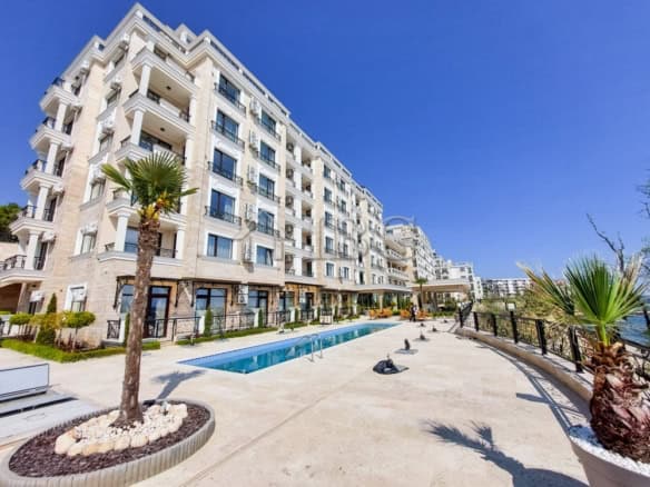 Luxury Onyx Complex Sveti Vlas with pool, gardens, and modern apartments for sale.