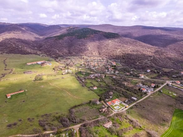 Beachfront apartment with sea views in Goritsa, Bulgaria, near Sunny Beach.