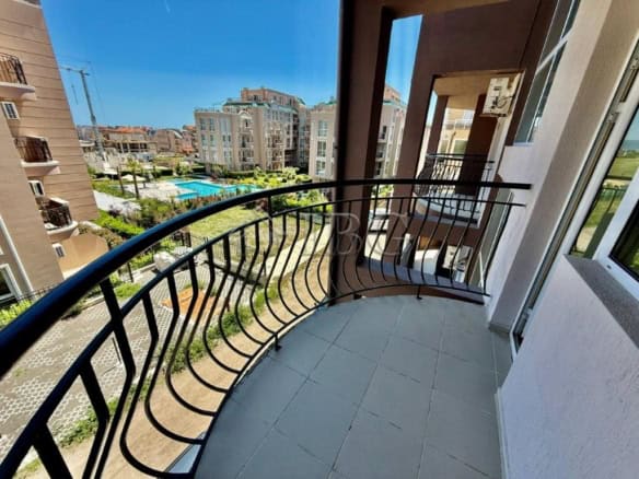 Balcony of a studio apartment in Ravda near LIDL and the beach, offering a cozy outdoor space with s.