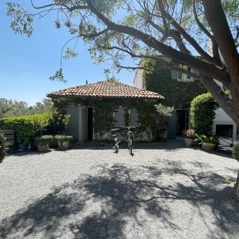 Beautiful villa surrounded by greenery and mature trees. Perfect for peaceful living and outdoor rel.
