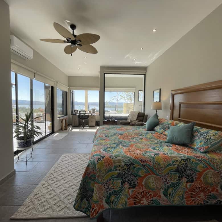 Beachfront apartment with ocean views and modern amenities.