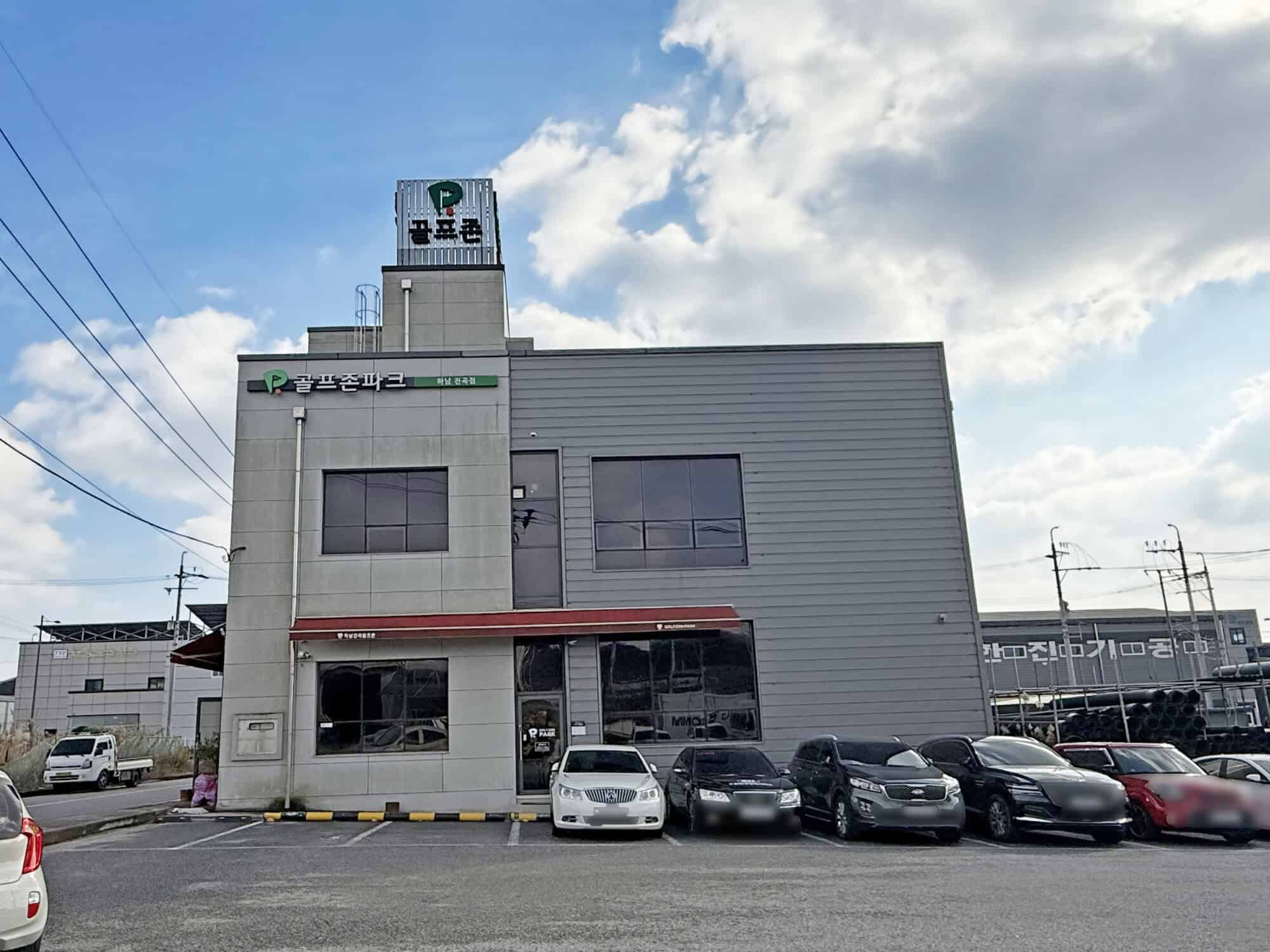 Commercial property for sale in Japan with modern design and parking facilities. Ideal investment op.