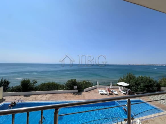 Sea view 1-bedroom apartment overlooking Coral Beach in Sveti Vlas. Perfect seaside living with beau.