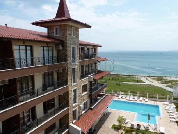 Spacious furnished 1-bedroom apartment in Rich 3 complex, Ravda, with sea views and access to pool a.