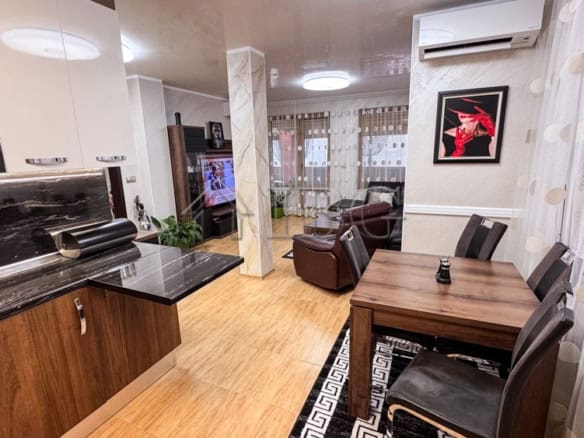 Spacious 3-bedroom apartment with sea view in Villa Rossa, Ravda.