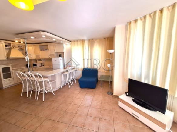 Spacious 2-bedroom apartment featuring a pool view in Breeze complex, Sunny Beach. Perfect for comfo.