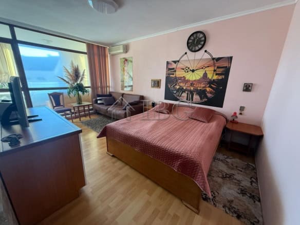 Bright studio apartment with balcony in Sun City 1, Sunny Beach. Perfect for comfortable living or i.