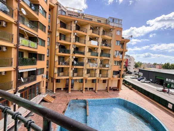 Bright 1-bedroom apartment with balcony in Amadeus 5 complex, Sunny Beach. Perfect for holiday or in.