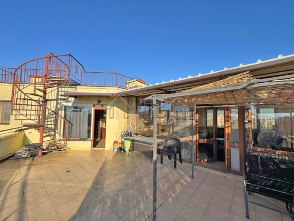 Bright apartment with large terrace in Sveti Vlas, perfect for relaxing and enjoying outdoor views.