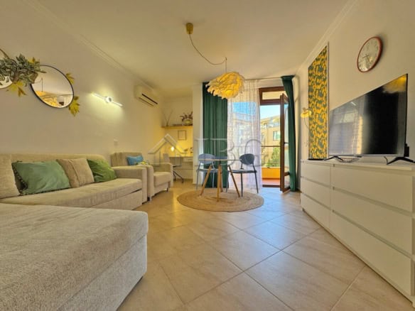 Bright studio apartment in Sveti Vlas with balcony and modern furnishings.