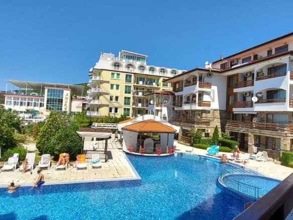 Beautiful view of Robinson Beach Elenite complex with pool and surrounding apartments. Perfect for s.