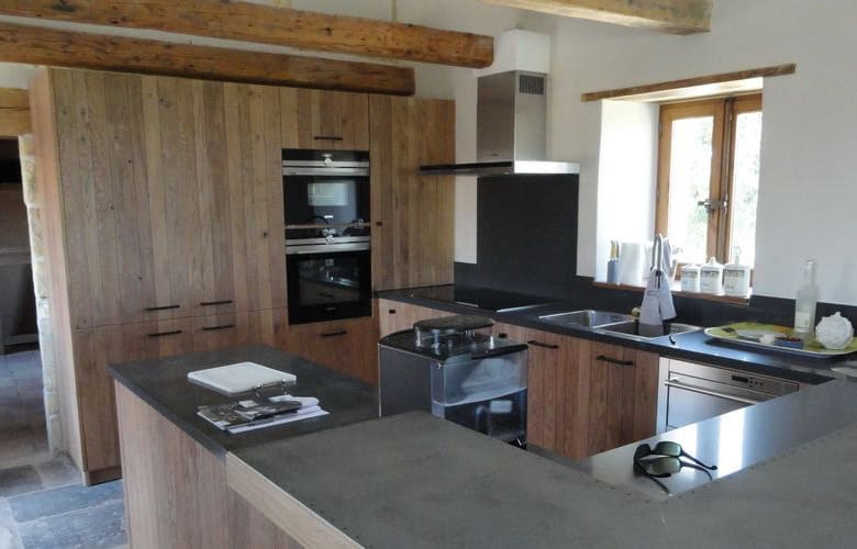 Elegant kitchen with modern appliances in the Goudargues estate.
