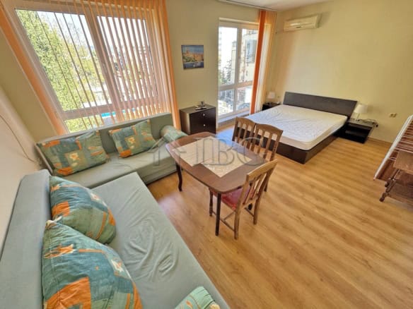 Bright furnished studio near Flores Park, 400m from Sunny Beach beach. Ideal for holidays or investm.