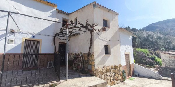 Beautiful village property in Cuenca, Jaen with traditional architecture and scenic mountain views.