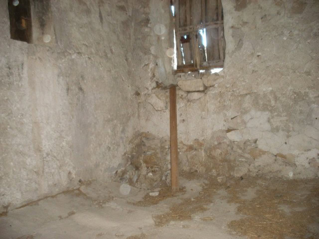 Rural property interior with rustic walls and small window in Velez Blanco, Almeria. Ideal for renov.