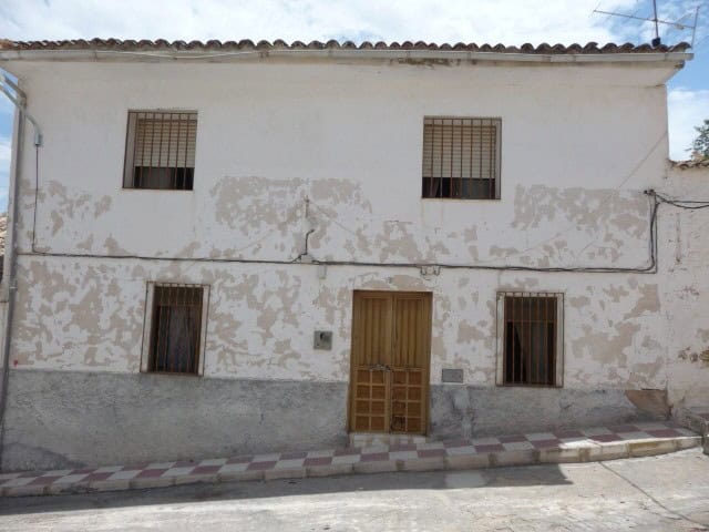 Charming village house in Larva, Jaen, with rustic exterior and traditional architecture.
