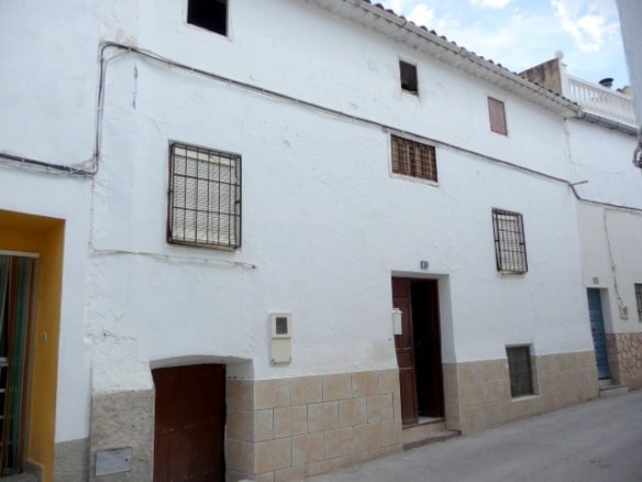 Charming village house in Belerda, Jaen, with traditional white walls and rustic features.