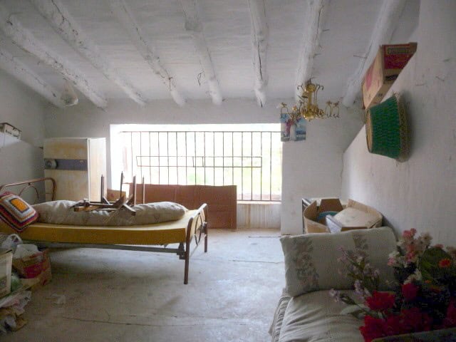 Charming interior of a village property in Belerda, Jaen, featuring rustic decor and natural light.