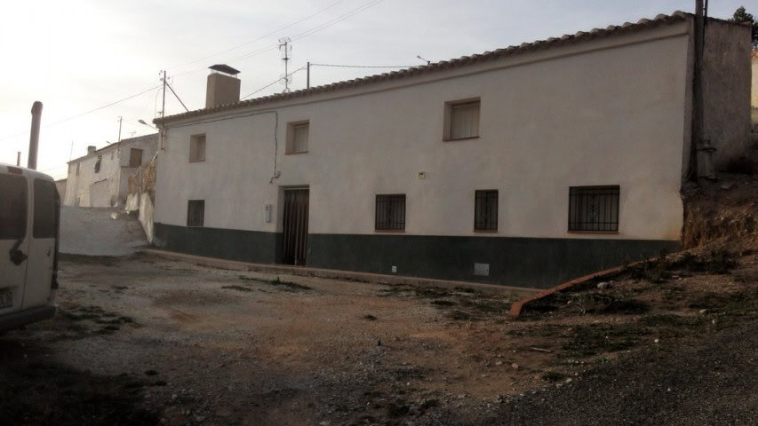 Authentic cave house in Pulpite, Granada with rustic exterior and small windows.