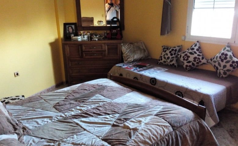 Comfortable apartment in Baza, Granada with two bedrooms and natural light.