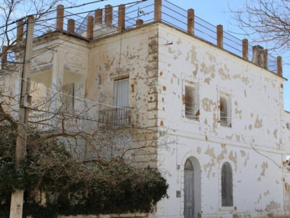 Historic country estate in Larva, Jaen with rustic charm and potential for renovation. Perfect for c.