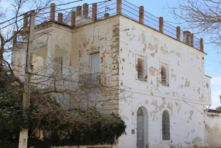 Historic country estate in Larva, Jaen with rustic charm and potential for renovation. Perfect for c.