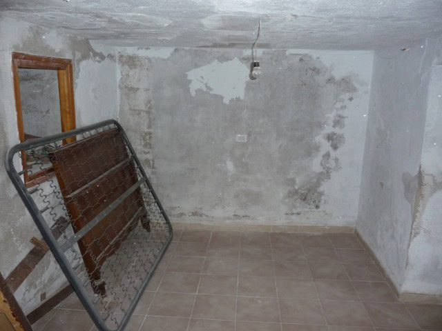 Interior of a renovation property in Baza, Granada, showing unfinished walls and flooring.