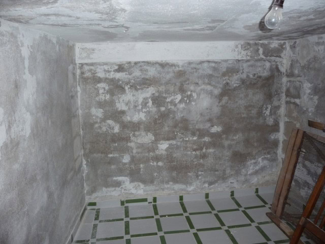 Charming interior of a town house in Baza, Granada, showing unfinished walls and flooring.