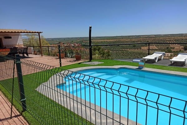 Beautiful cave house with swimming pool in Fontanar, Jaen, offering stunning countryside views. Perf.