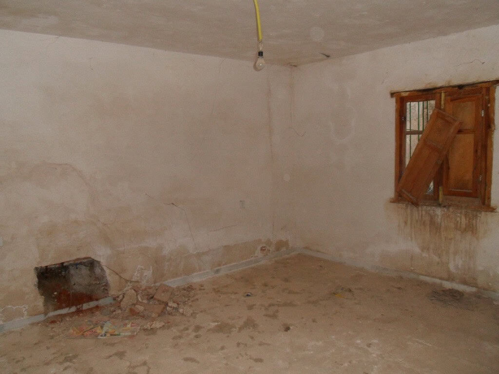Charming village property in Freila, Granada, with renovation potential and rustic interior features.