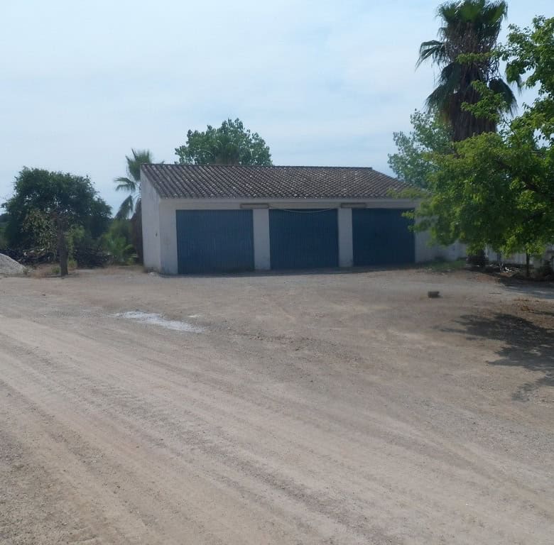Commercial property in Loja, Granada with ample outdoor space and scenic surroundings.