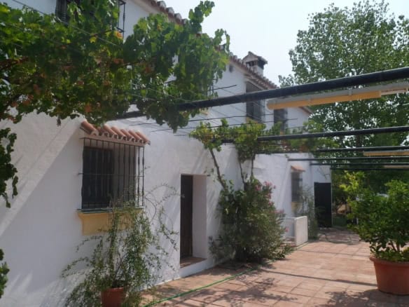 Commercial property in Loja, Granada with lush greenery and outdoor space.