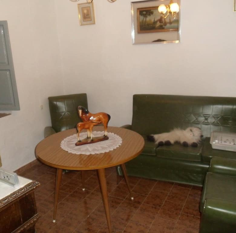 Cave house interior in Freila, Granada with vintage furniture and cozy decor.