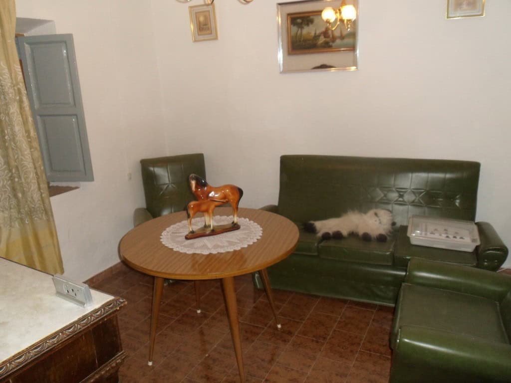 Cave house interior in Freila, Granada with vintage furniture and cozy decor.