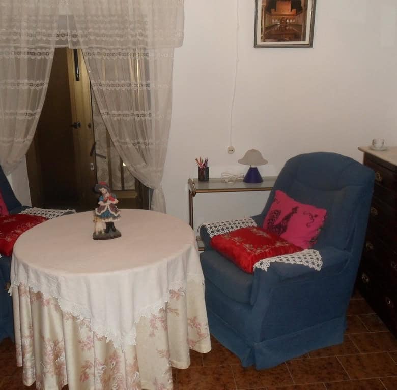 Cozy interior of a cave house in Freila, Granada, featuring traditional furniture and decor.