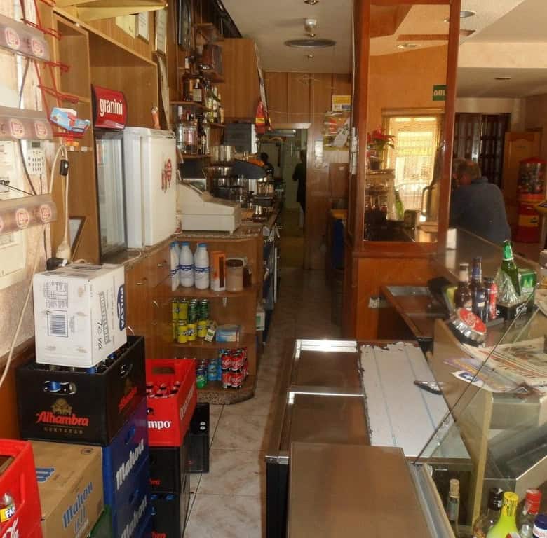 Commercial space for sale in Cuevas del Campo, Granada, ideal for business opportunities.