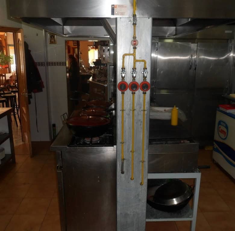 Commercial kitchen setup in Cuevas del Campo, Granada, ideal for food businesses.