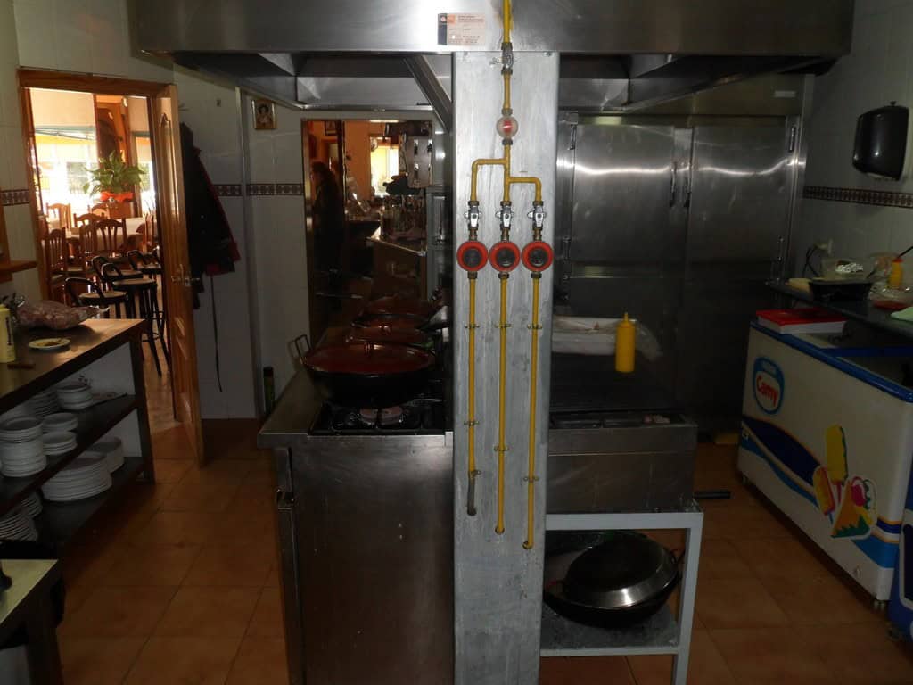 Commercial kitchen setup in Cuevas del Campo, Granada, ideal for food businesses.